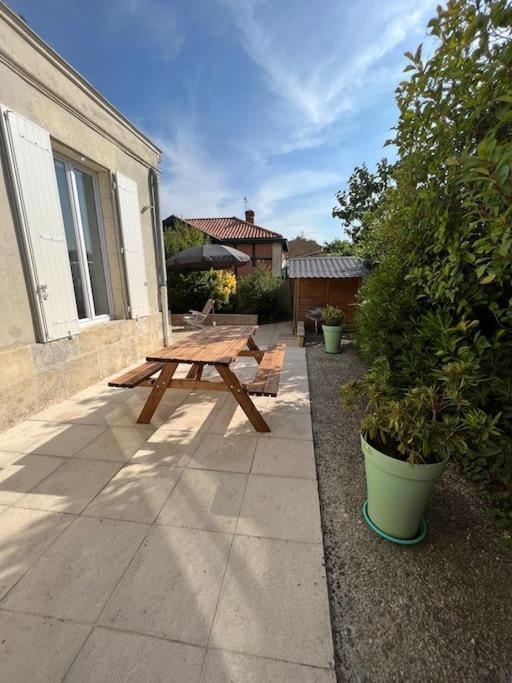 La Petite Angerienne Villa Saint-Jean-dʼAngély Bagian luar foto
